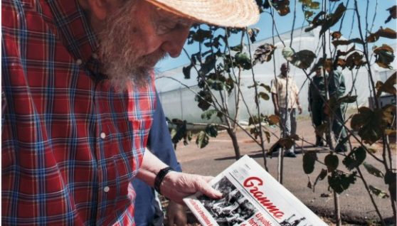 fidel_con_el_granma