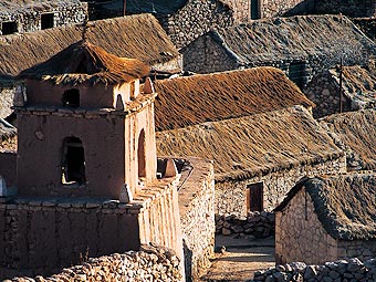 Cabe destacar que antes de la llegada de los españoles, el kunza era la lengua dominante del área atacameña, hablada por los pueblos que vivían en la zona de San Pedro de Atacama y Lasana